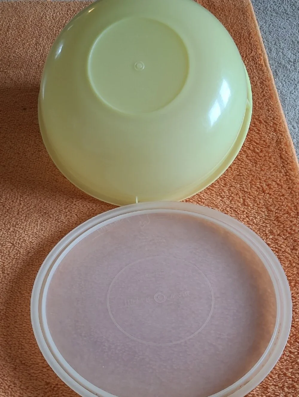 1954 Tupperware Bowl with Lid 13